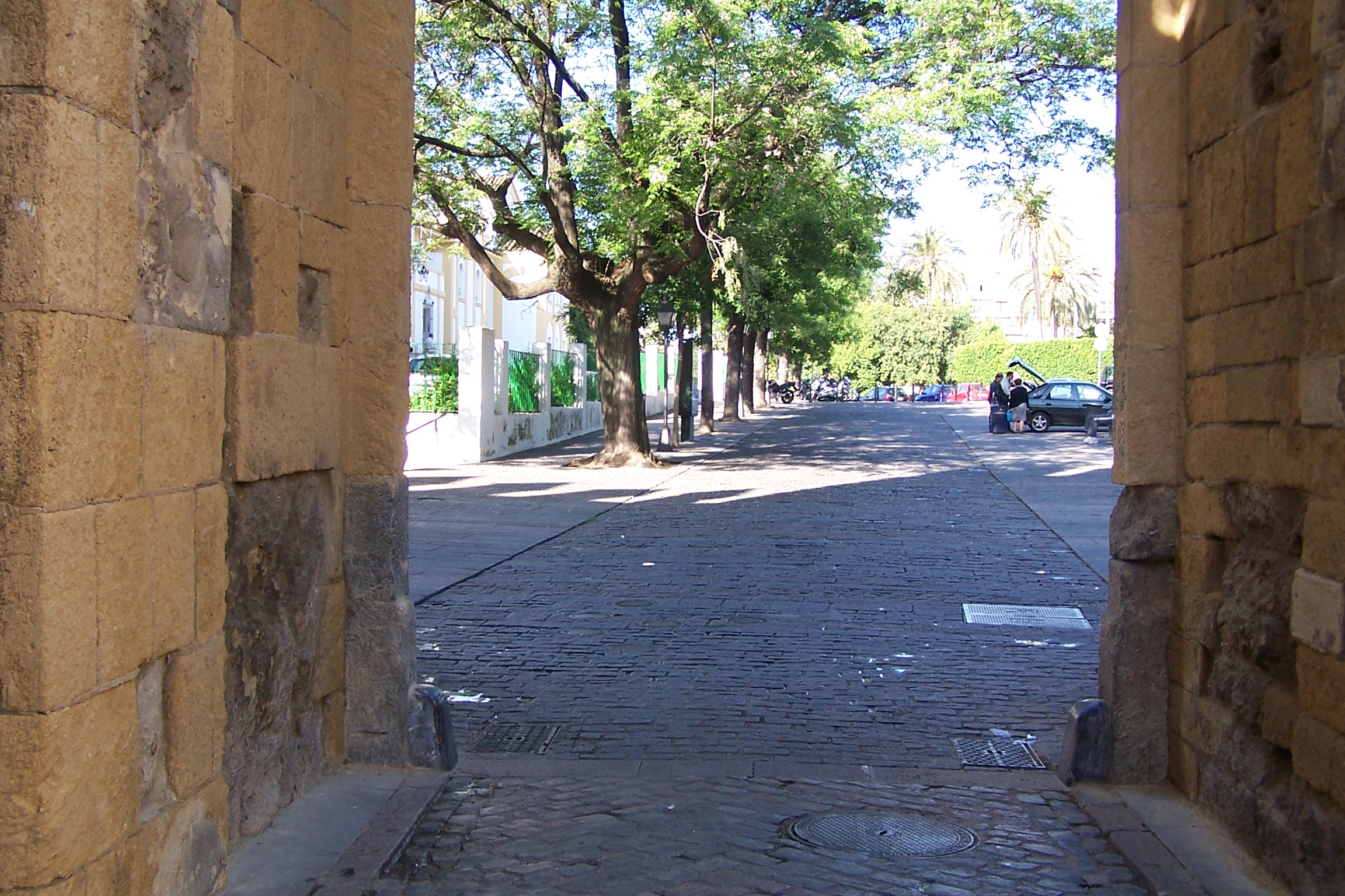 Fotografía Puerta de Almodovar. Orientación oeste