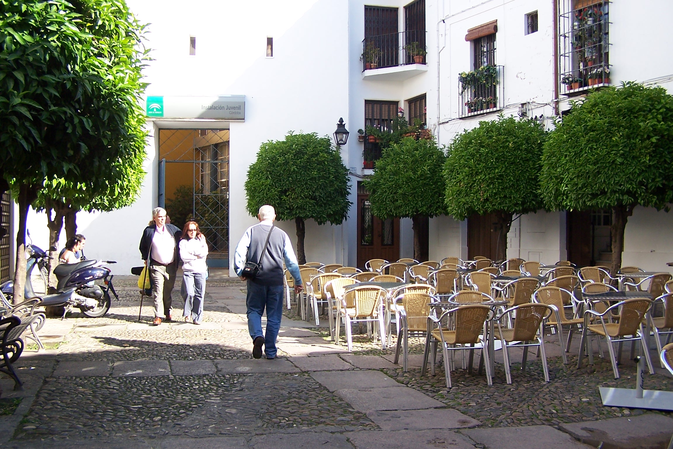 Fotografía plaza Judá Leví. Orientación oeste.