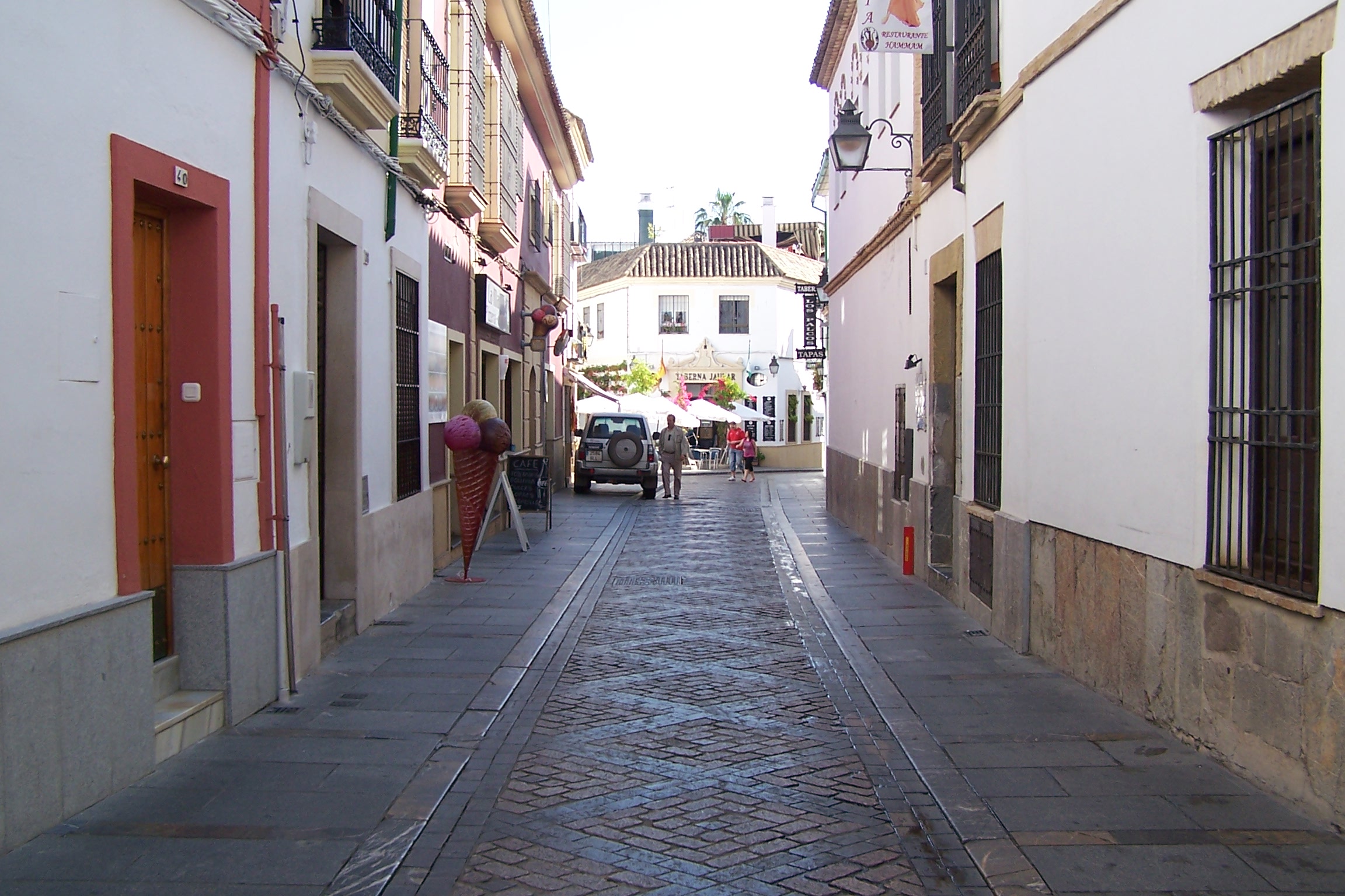 Fotografía calle Cardenal González. Orientación este.