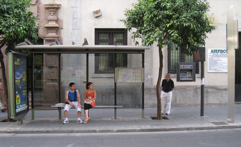 Fotografía Parada Autobús. Orientación Sur.