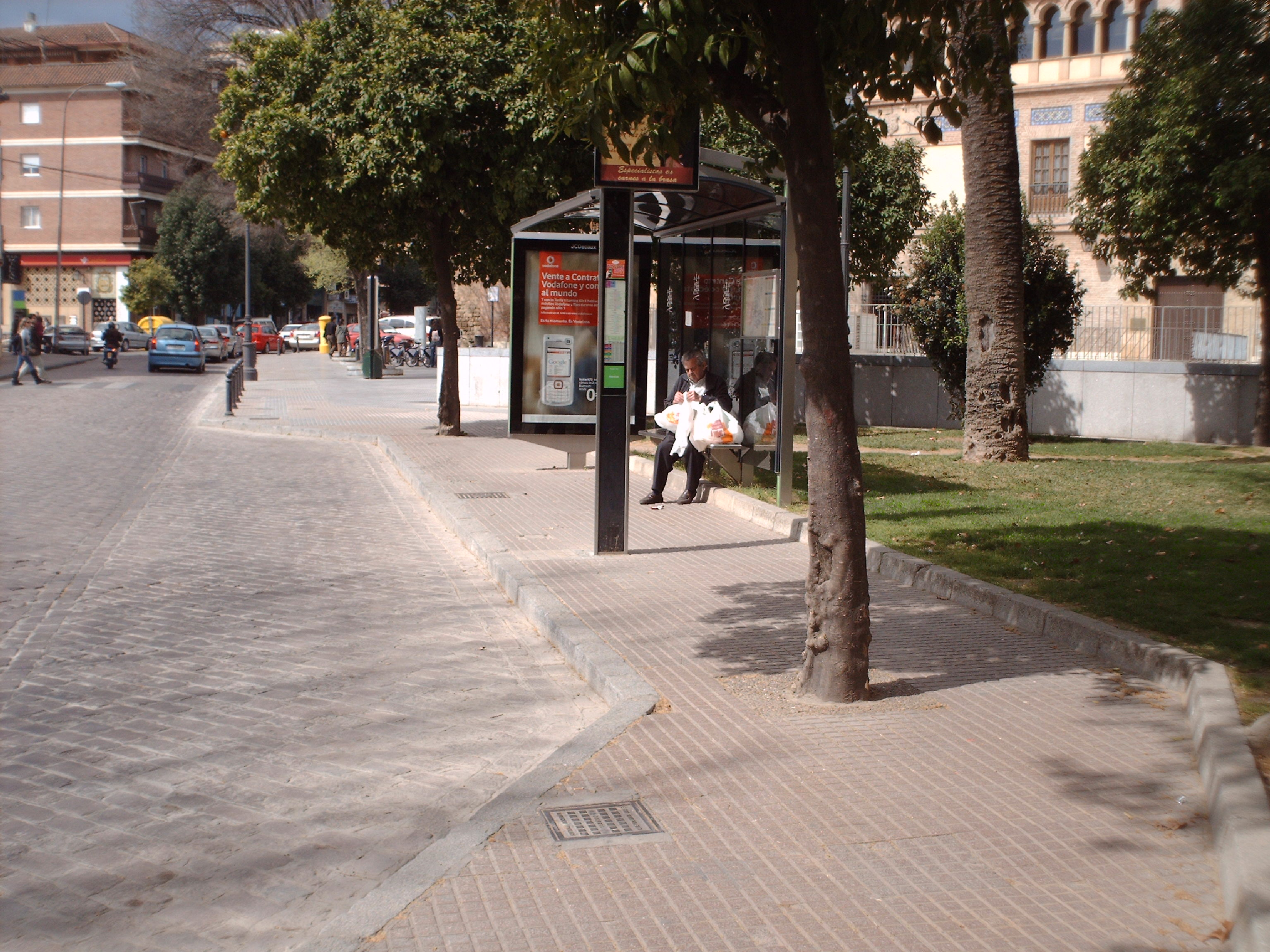 Fotografía parada autobús plaza Campo Santo de los Mártires.