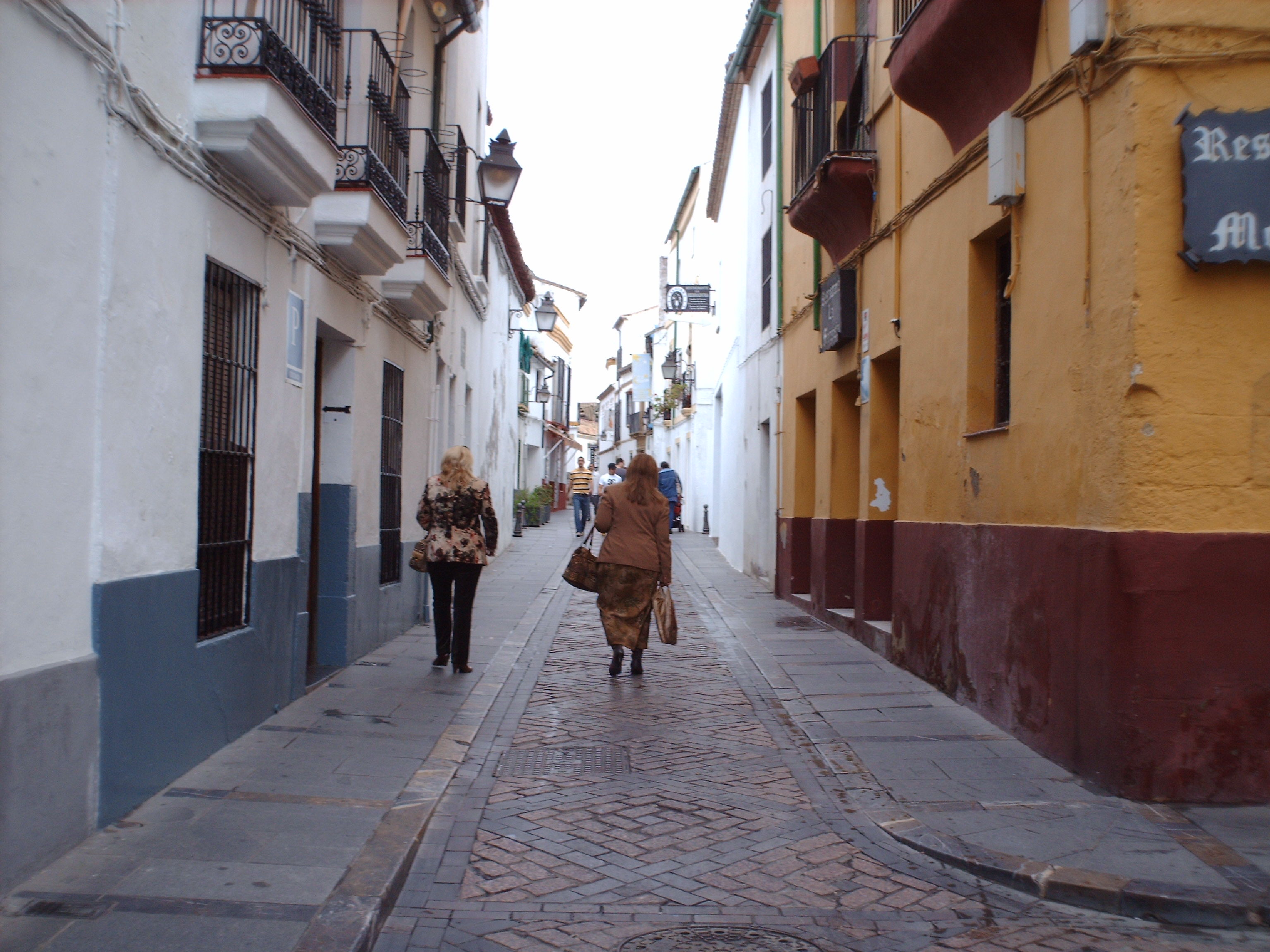 Fotografía calle Cardenal González. Orientación este.