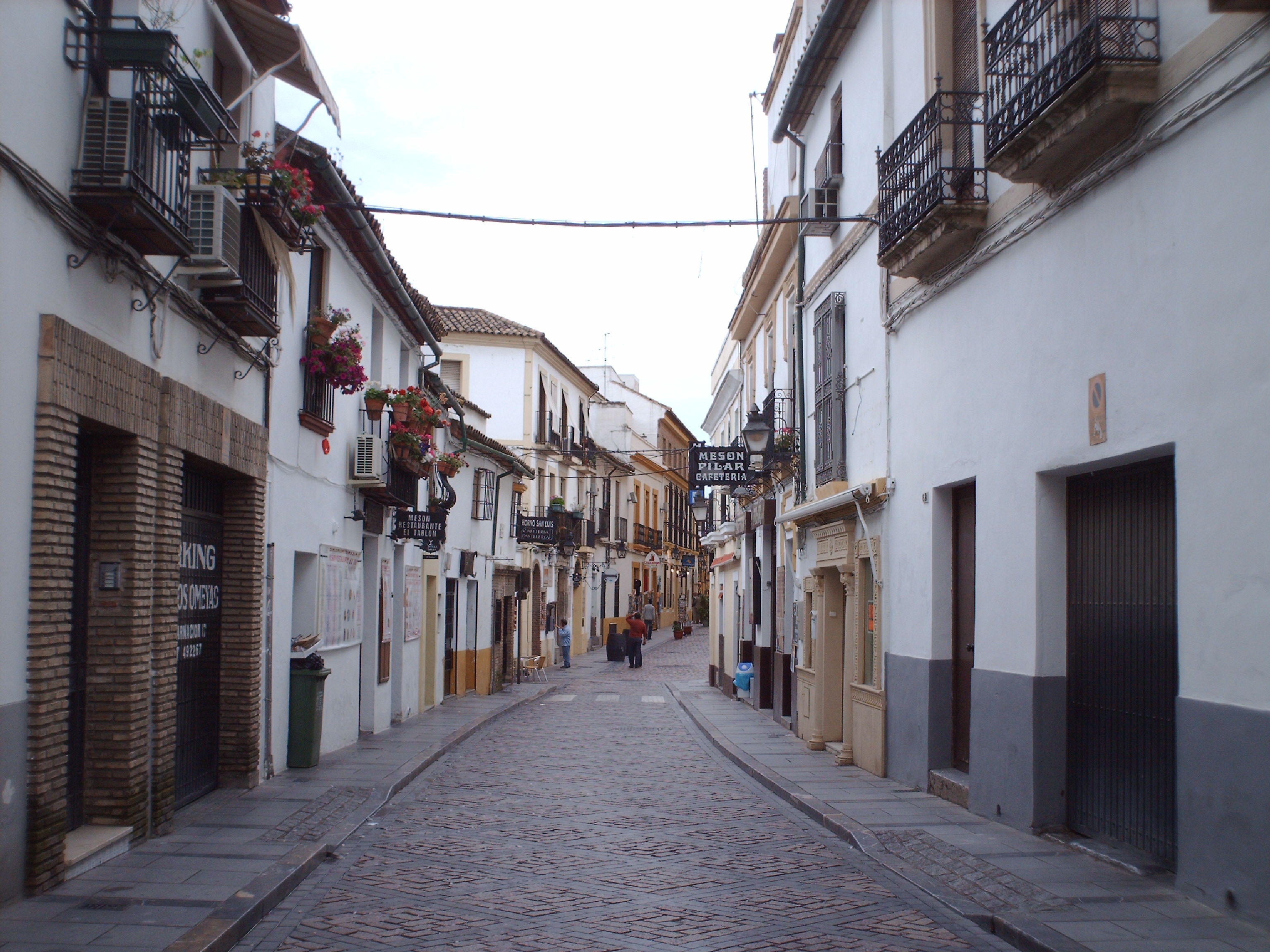 Fotografía calle Cardenal González. Orientación este.