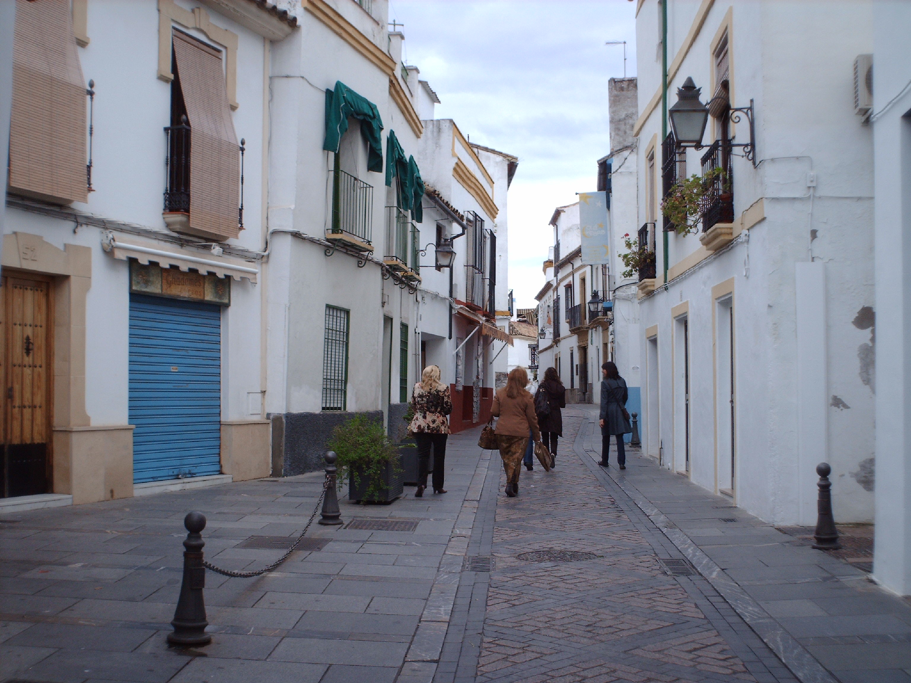 Fotografía calle Cardenal González. Orientación este.